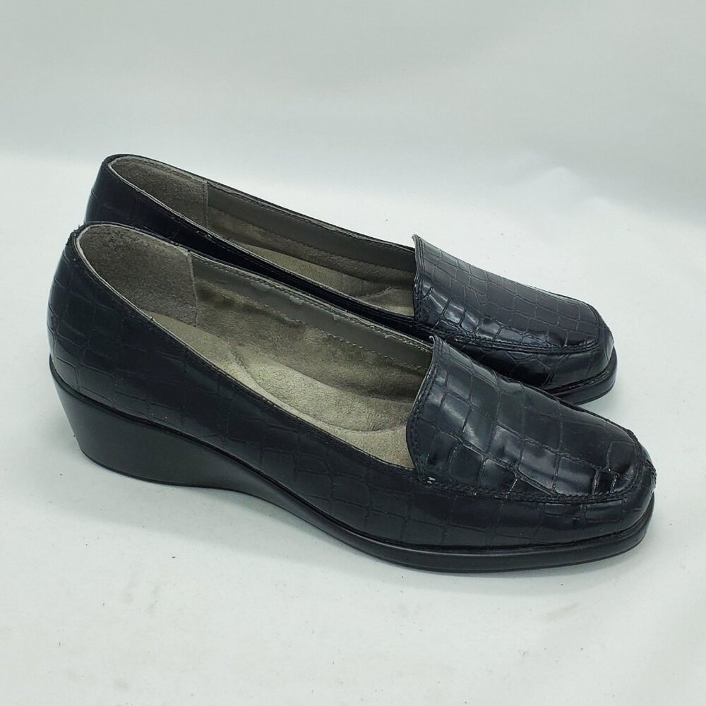 AEROSOLES Black Faux Alligator Wedge Loafer Women's Size 9
